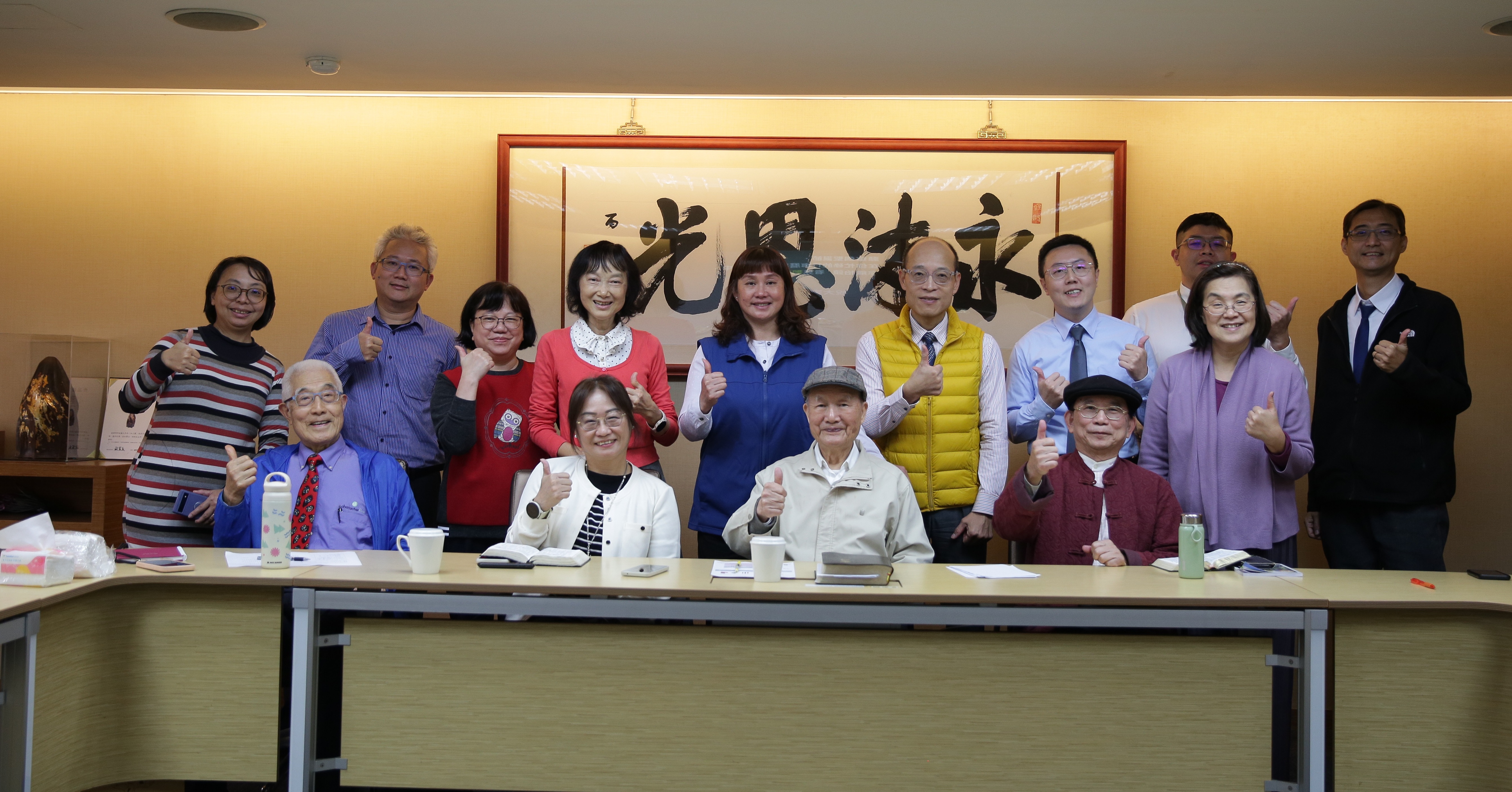 聖經研究社聖誕午會合影，(前排左二)為蔡佩玲傳道。（圖／永光化學提供）